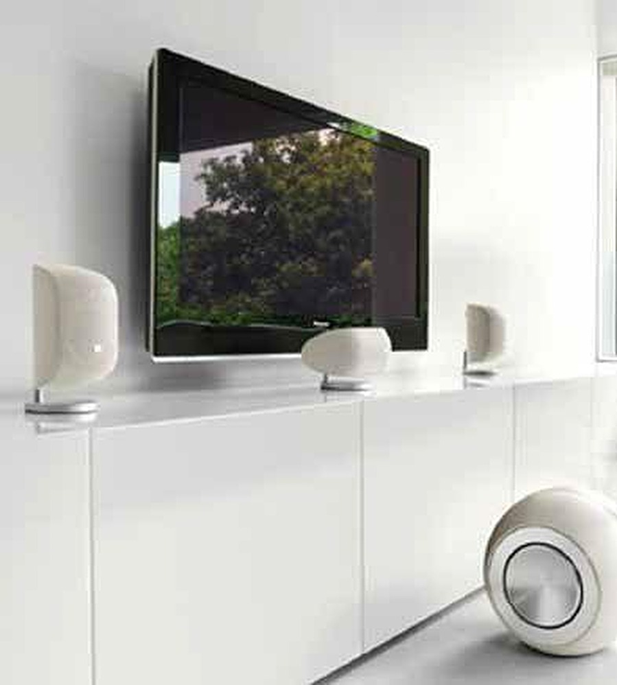 Minimalist wall-mounted TV and speaker console